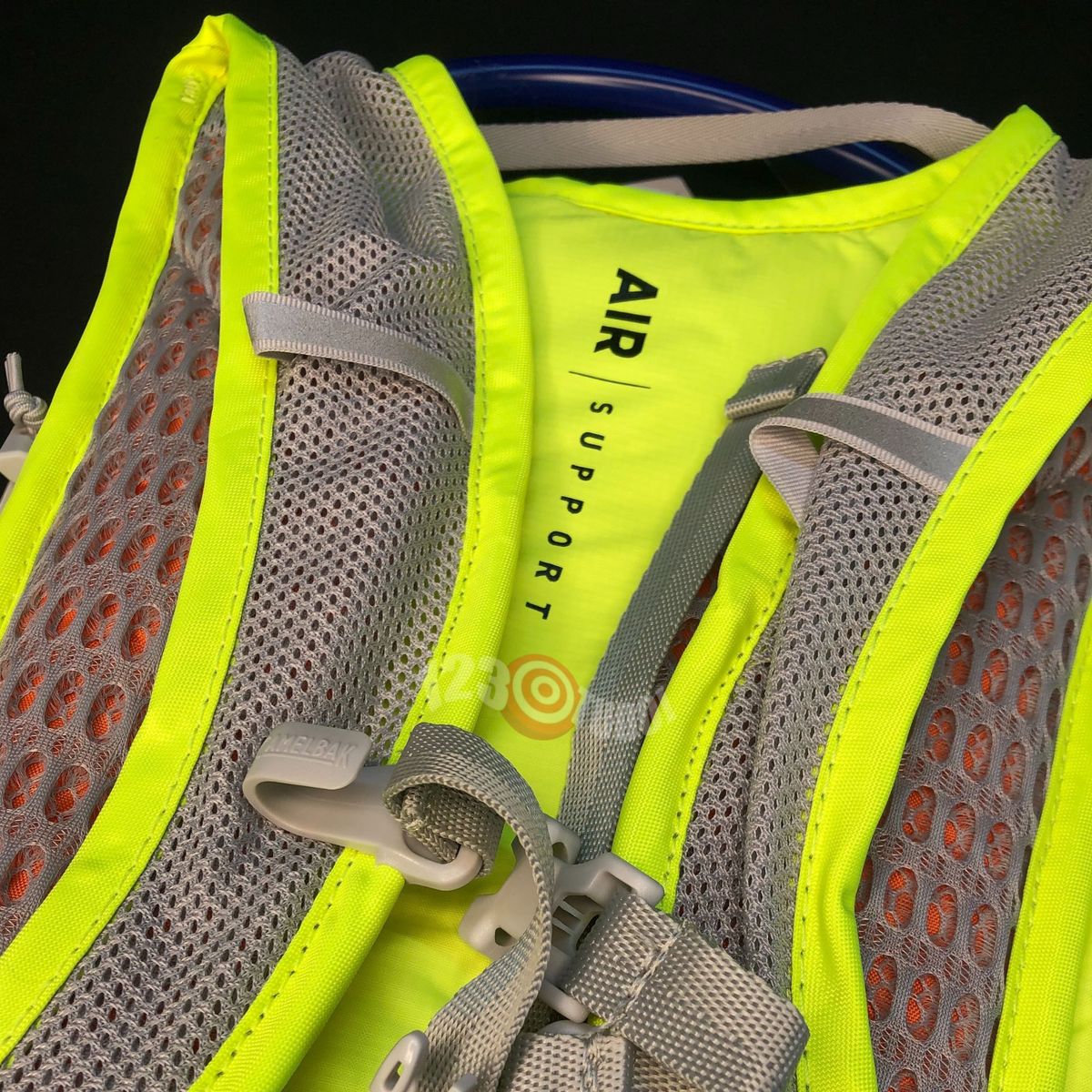 Mochila De Hidratação Camelbak Classic Light 2 Litros Crux Cor Amarelo Fluor