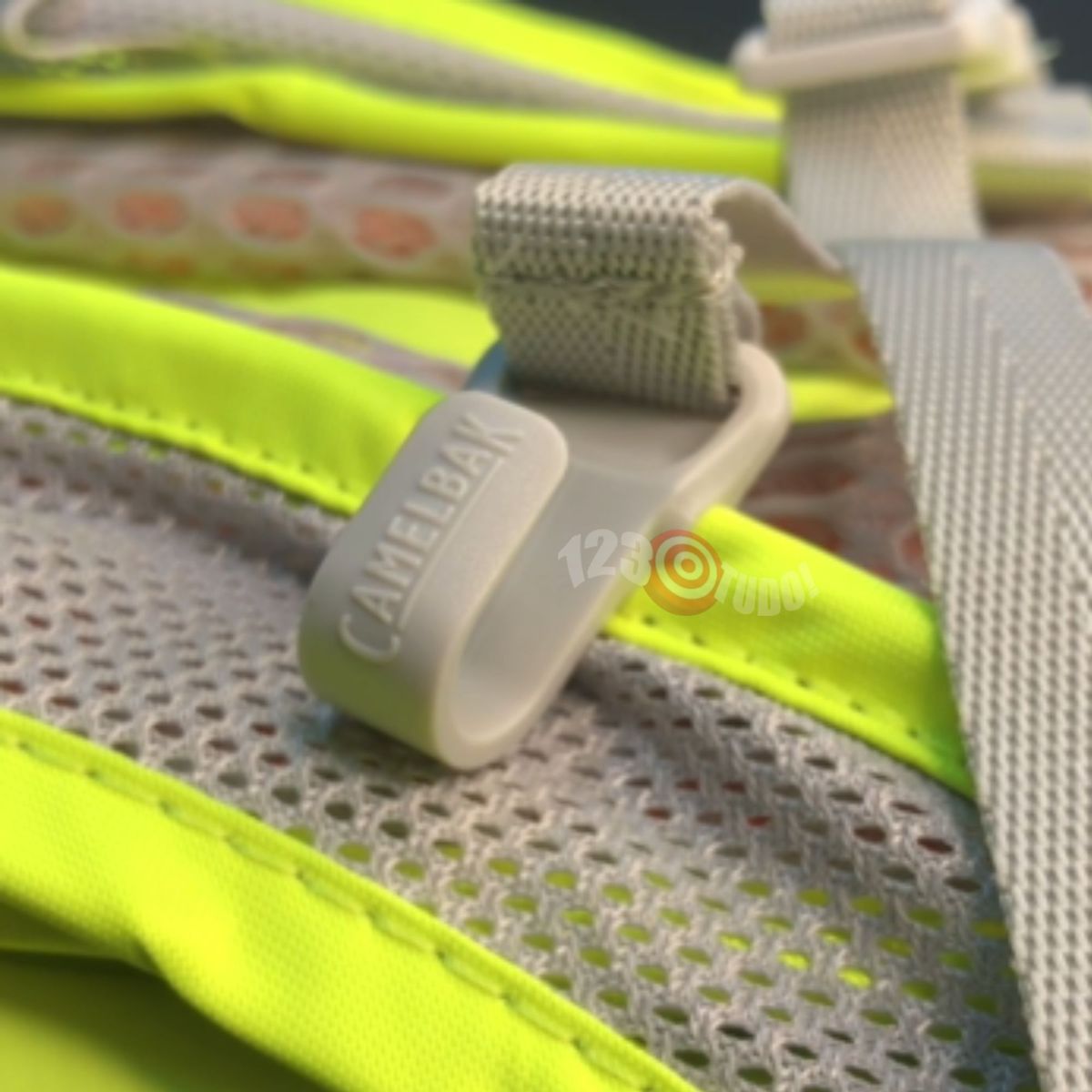 Mochila De Hidratação Camelbak Classic Light 2 Litros Crux Cor Amarelo Fluor