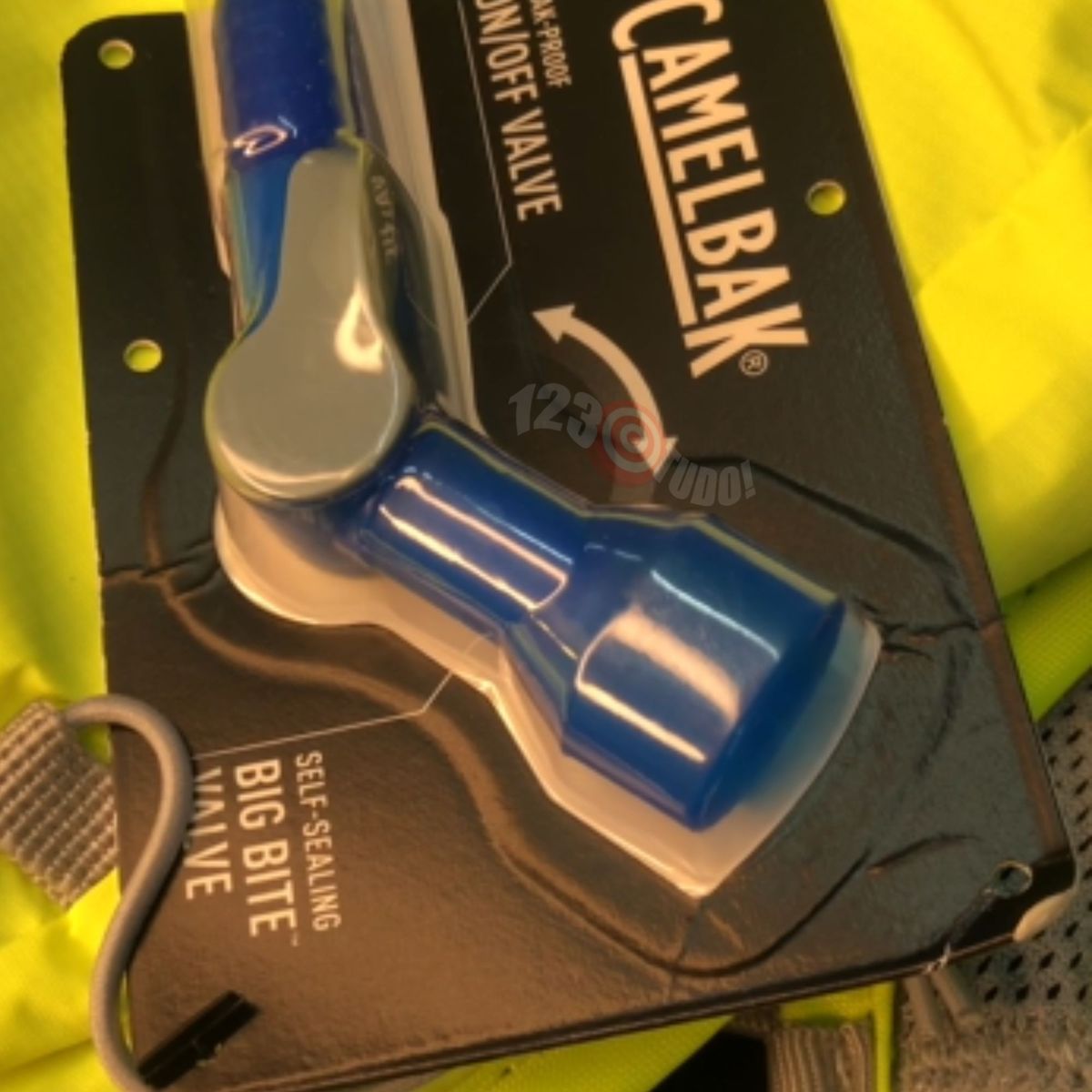 Mochila De Hidratação Camelbak Classic Light 2 Litros Crux Cor Amarelo Fluor