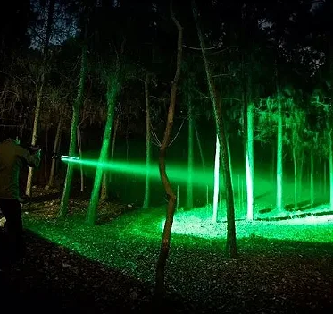 Lanterna de LED Verde Recarregável 150000 Lúmens com Suporte para Bicicleta Luatek LT-410