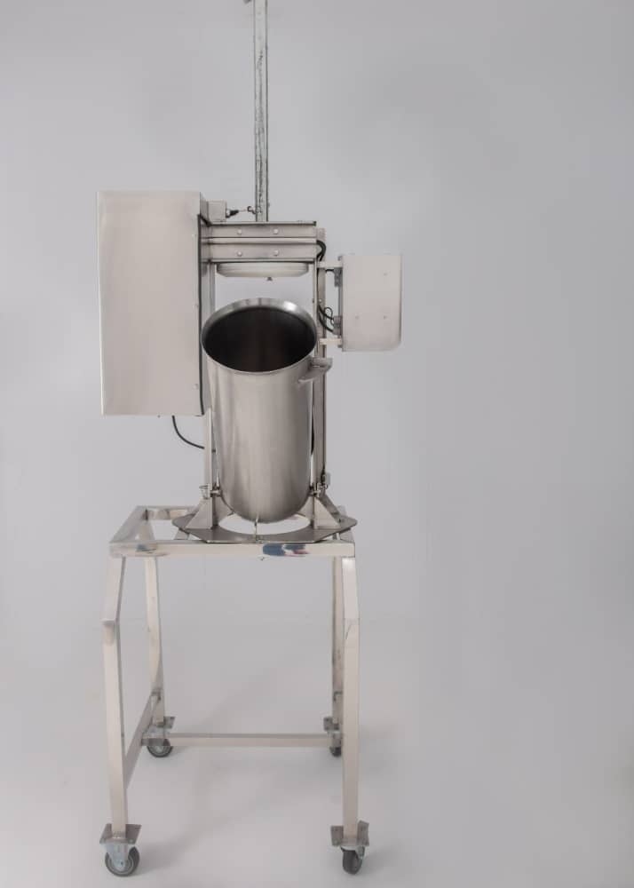 Ensacadeira Elétrica de Linguiça 30 kg Inox 304 com Pedestal e Rodízio Galvanizado - Inox Design