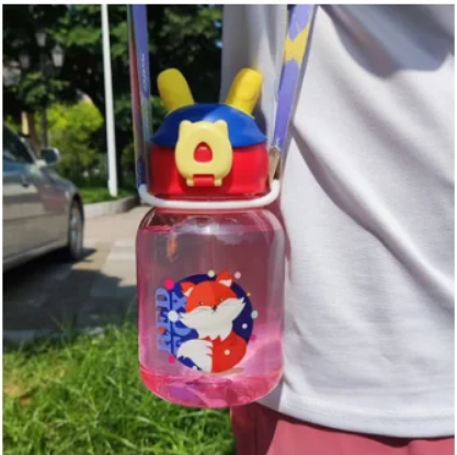 Garrafa Squeeze Infantil 600ml com Canudo de Silicone e Alça Ajustável JL-035