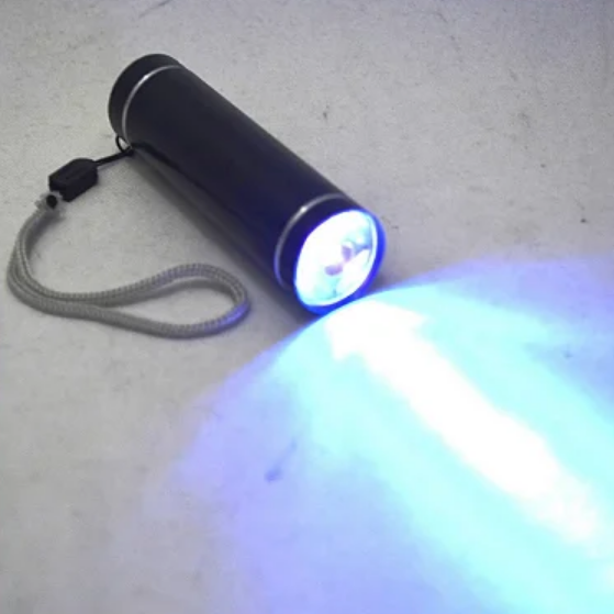 Mini Lanterna a Pilha com LED de Luz UV com Cordão LL82576